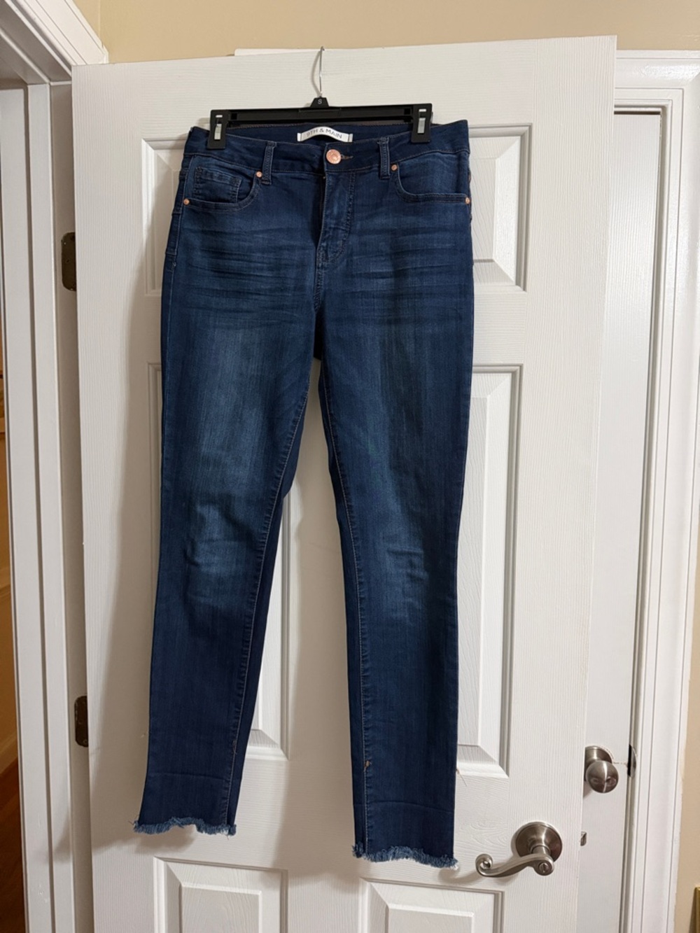 9th and Main Women's Dark Wash Skinny Frayed Hem Jeans with Flap Pockets Size 8
